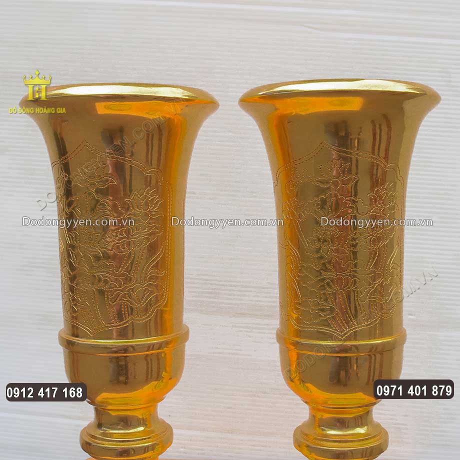 Họa tiết hoa sen biểu tượng của Phật gi&aacute;o được chạm khắc sắc n&eacute;t tr&ecirc;n phần th&acirc;n